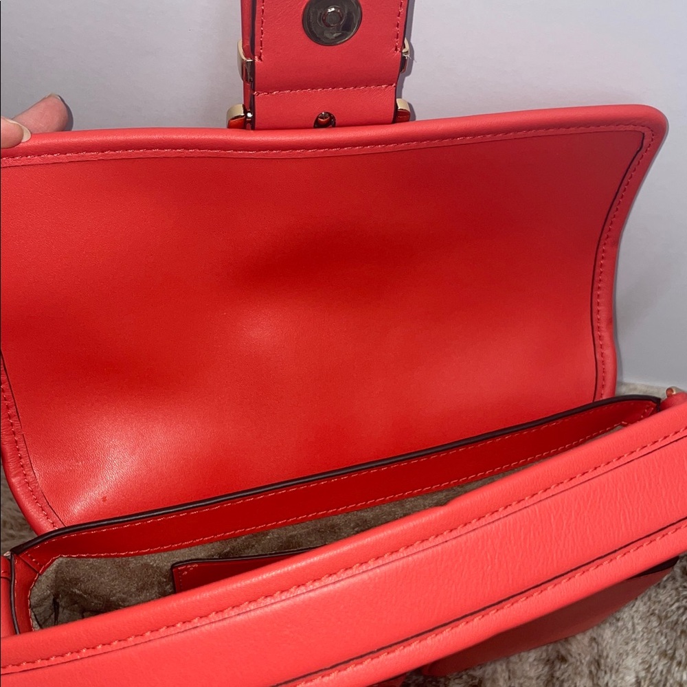 Michael Kors ‘Colby’ Medium Shoulder Bag - Picture 9 of 14